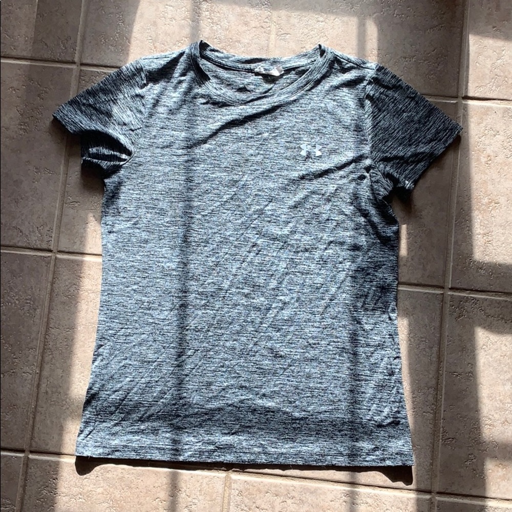 Gray under armour t shirt !